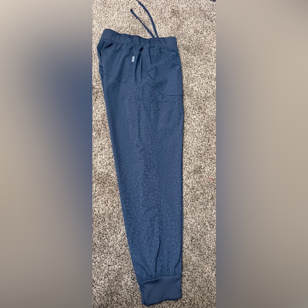 Women’s Gray Patterned Scrub Pants - image 2